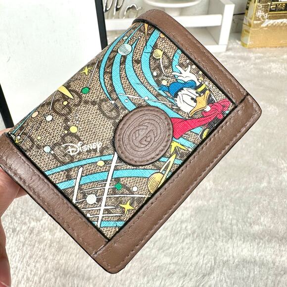 GUCCI + DISNEY Donald Duck Compact Wallet with wristlet chain RARE! with BOX - Picture 2 of 16